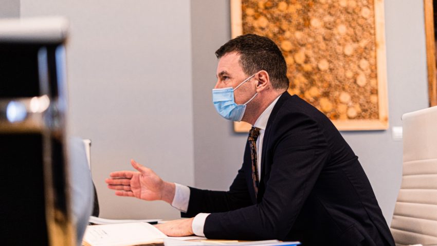 Ministrul Mediului: măsuri pentru reducerea poluării aerului și echipe de control împotriva celor care depozitează ilegal deşeuri 