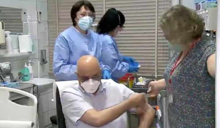 Dr. Raed Arafat s-a vaccinat public la Centrul “Dimitrie Gerota” din București
