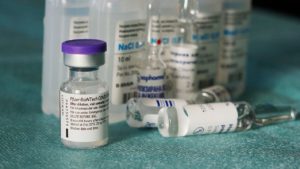 România şi Polonia, condamnate în primă instanţă să plătească vaccinurile Pfizer comandate şi anulate