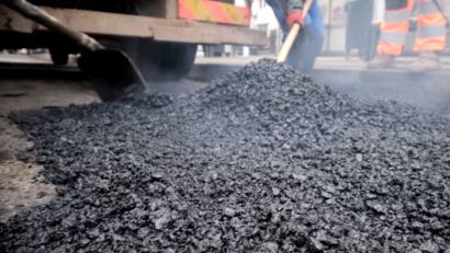 Sună incredibil dar cercetătorii au creat ASFALTUL care REPARĂ singur gropile!