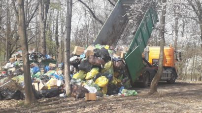 Munți de gunoaie în Parcul Herăstrău