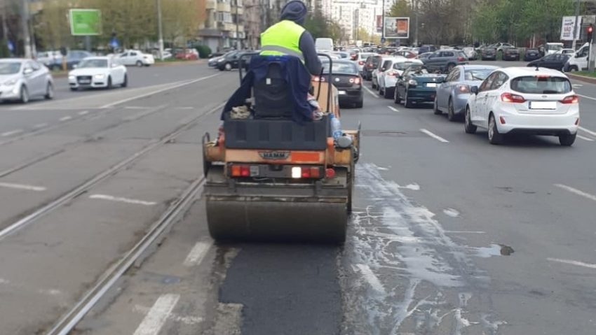 Primăria Sectorului 3 astupă gropile de pe arterele aflate în administrarea Primăriei Capitalei!