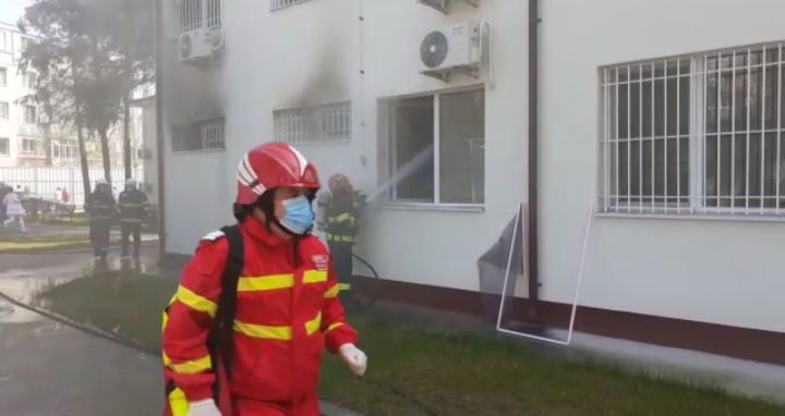 Plan Roșu de Intervenție la Secția de Psihiatrie a Spitalului Județean Slatina – incendiul este lichidat