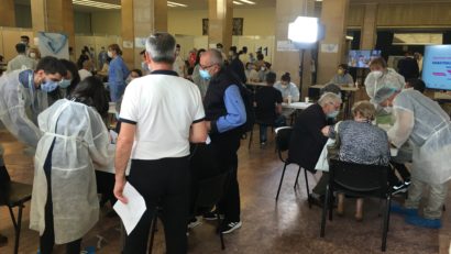 Sute de persoane s-au adunat la Sala Palatului, la Maratonul Vaccinării!
