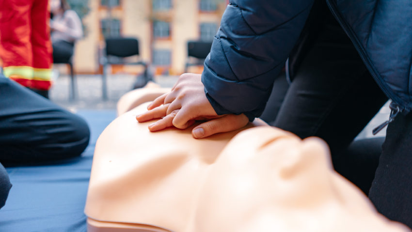 Cursuri de prim ajutor pentru șoferii și controlorii STB