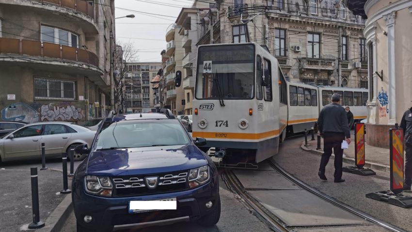 STB face apel către șoferi: nu blocați transportul public prin staționări în locuri nepermise!