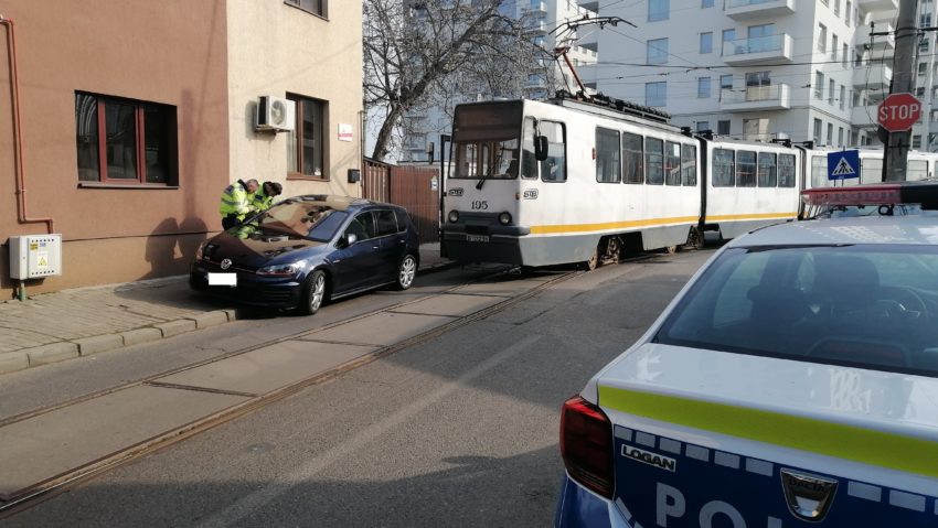 Avem soft și ADI, dar tot așteptăm în stații…