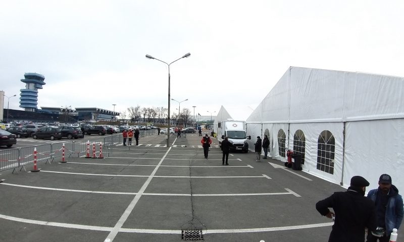 Peste 1.000 de locuri în corturi încălzite, alimente şi servicii medicale gratuite pentru refugiaţi, la Aeroportul Otopeni