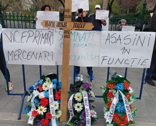 Nepăsarea autorităților a ucis un locatar al blocului fără curent electric din Sectorul 5!