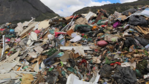 Percheziții de amploare într-un dosar de fraudă cu deșeuri: prejudiciu de 237 milioane de lei