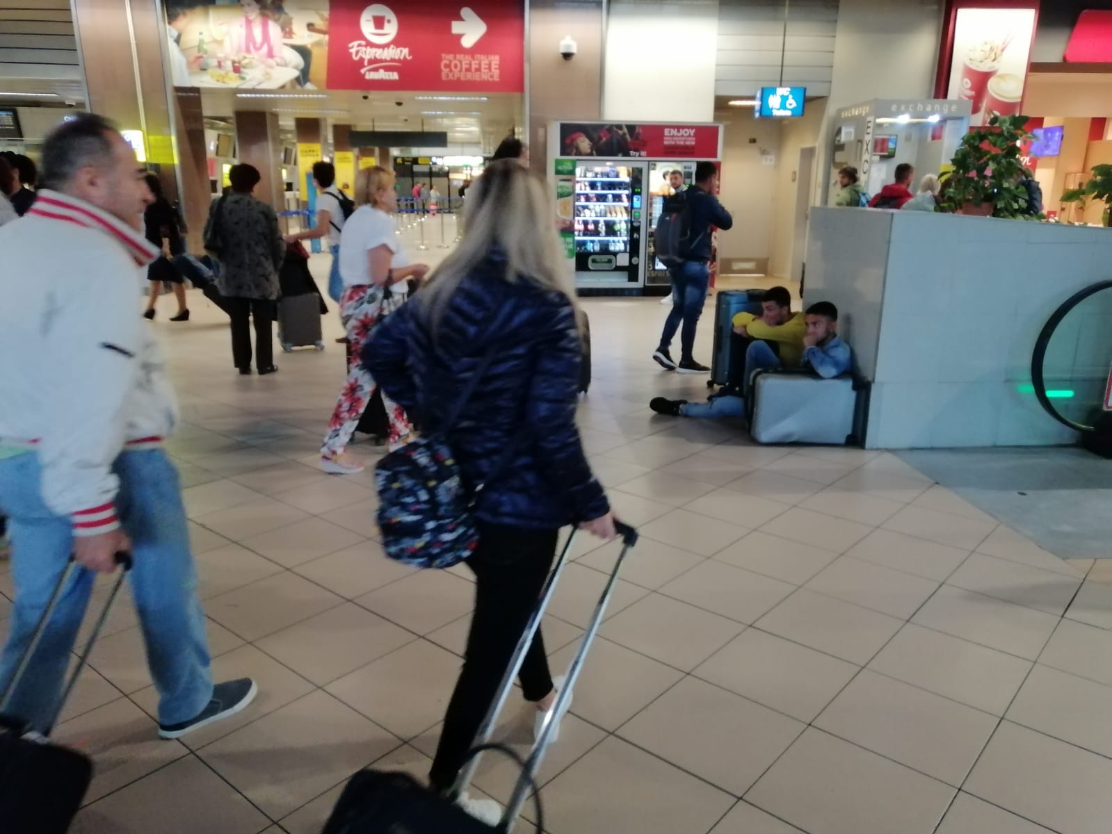 19 kg de bijuterii, descoperite în aeroport în bagajul de mână al unei femei care venea din Turcia