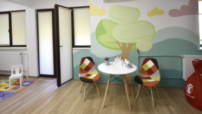 Minorul agresor şi părinţii săi, obligaţi să participe la programe speciale de consiliere psihologică