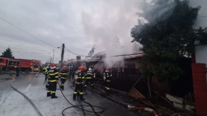 Incendiu produs la o casa și un magazin din Voluntari