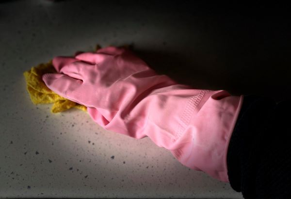 7 din 10 femei spun că sunt singurele responsabile cu „joburile casnice”