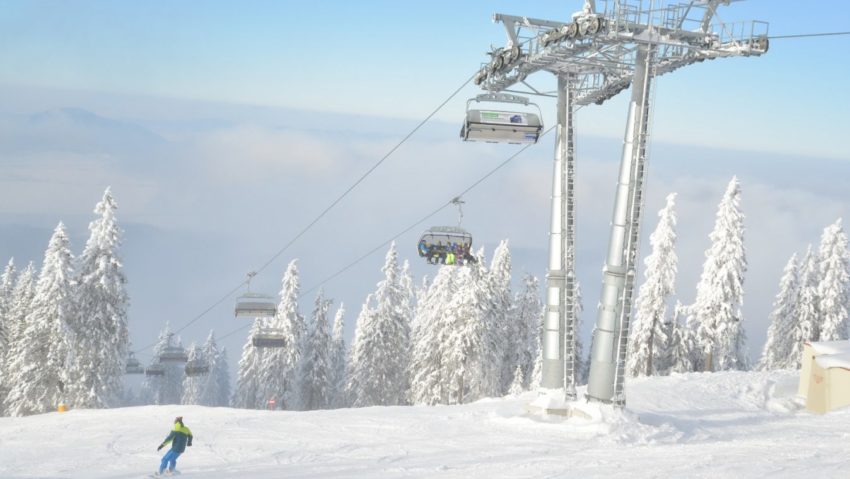 Se deschid şi pârtiile de schi din partea inferioară a masivului Postăvarul