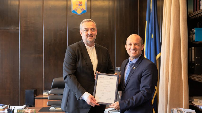 Distincție oferită de Ambasada Israelului Președintelui Director General al Radio România