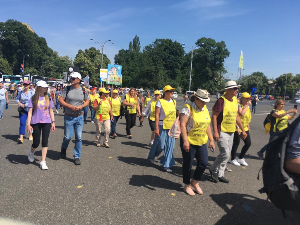 Sindicatele din educaţie cheamă cadrele didactice şi inspectorii şcolari să participe la mitingul de luni