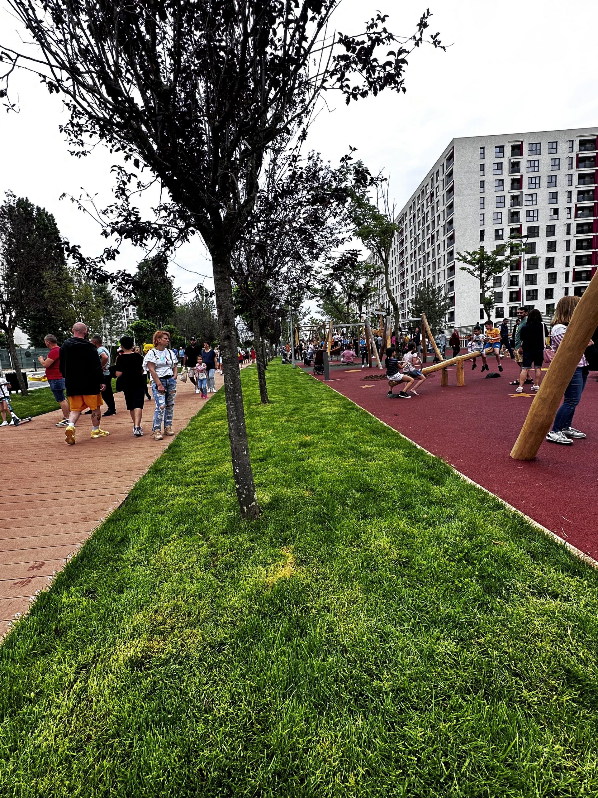 Parcul Liniei: Aleea decking a intrat în reparații