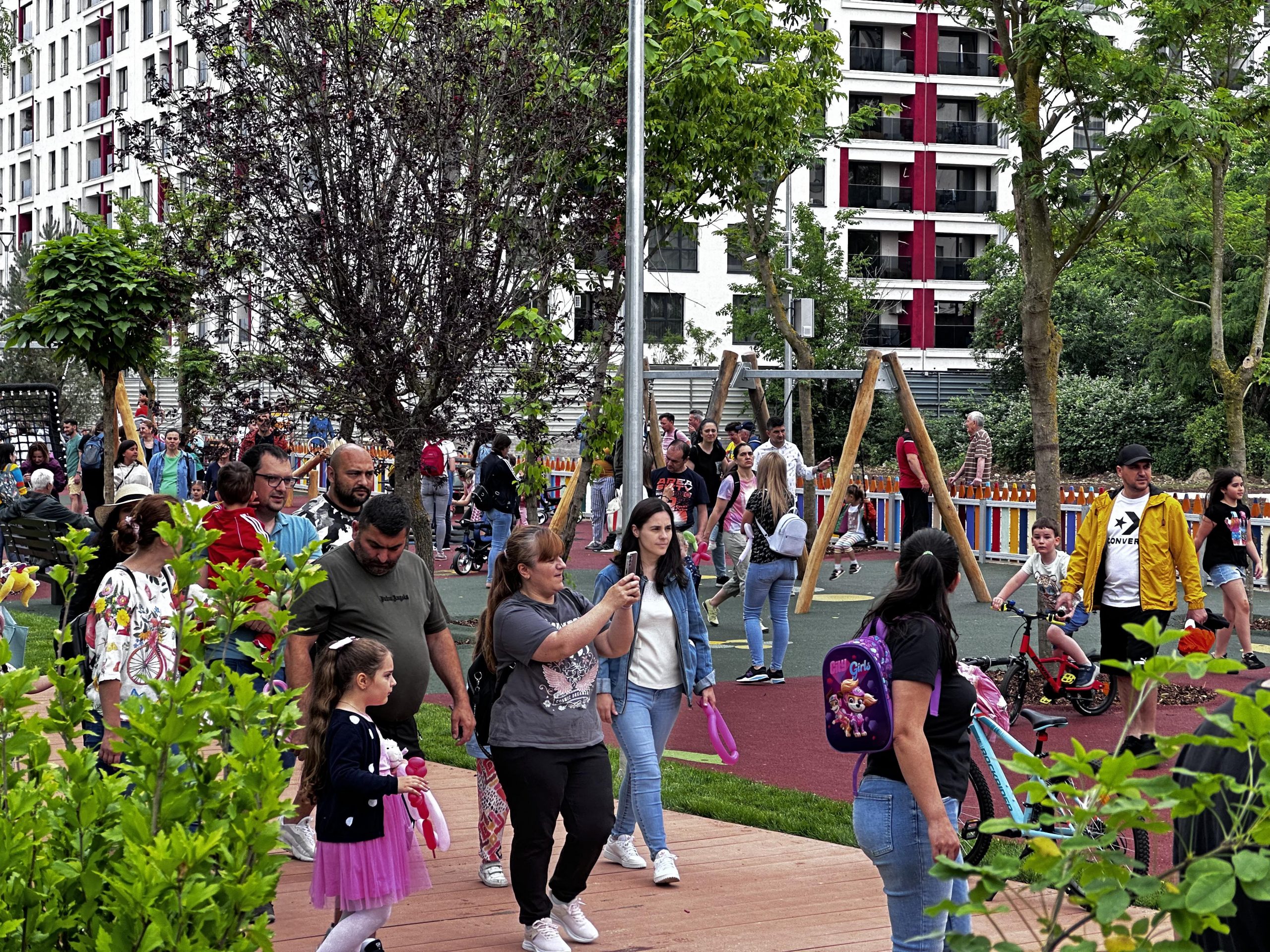 Primăria Sectorului 6 a inaugurat un nou tronson din Parcul Liniei, între strada Moineşti şi Lujerului