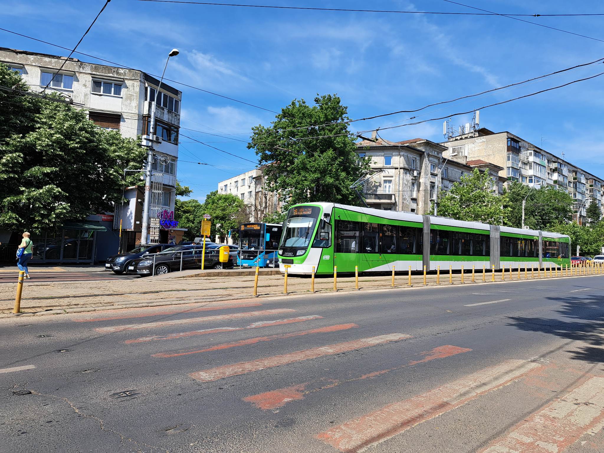Patru linii de tramvai şi una de autobuz, deviate ca urmare a lucrărilor la reţeaua de canalizare de pe Şoseaua Viilor