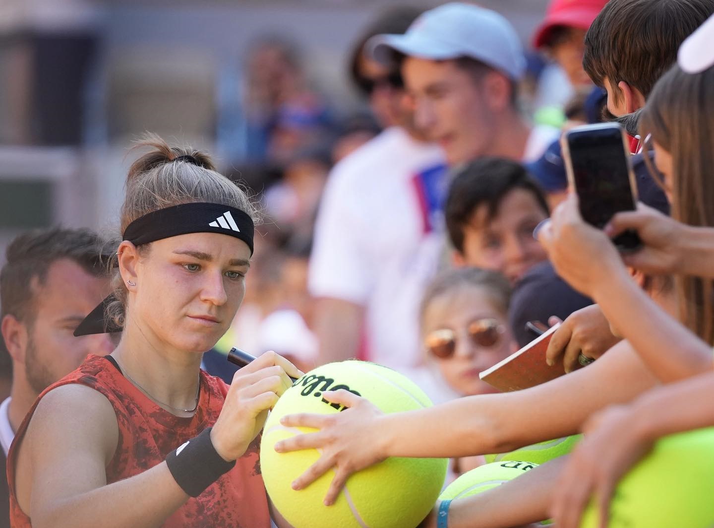 Roland Garros 4 iunie – Rezumatul zilei > Djokovic, Alcaraz si Sabalenka se califica en-fanfare dupa meciuri spectaculoase!