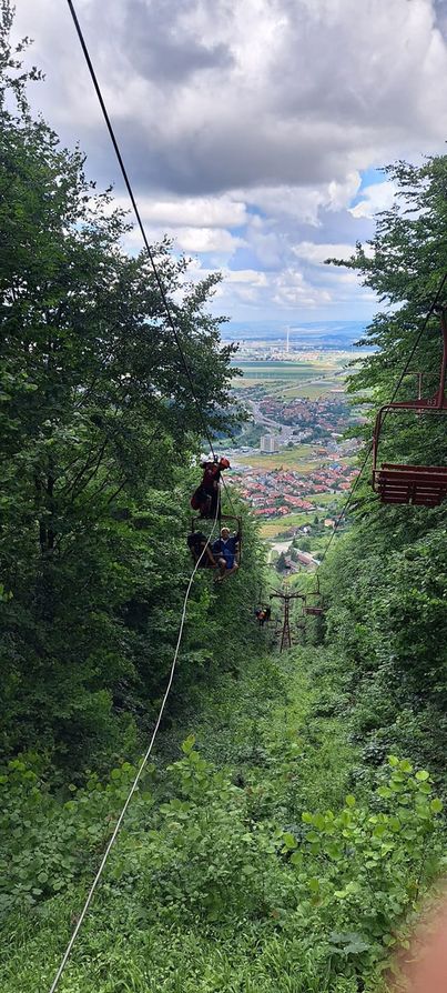 Braşov: Telescaun cu peste 30 de persoane, blocat