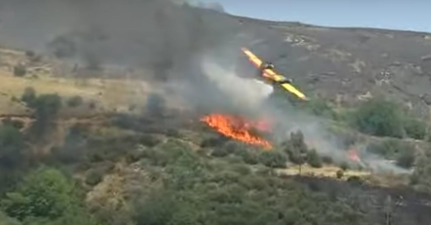 Un avion bombardier cu doi piloți la bord s-a prăbușit în Grecia