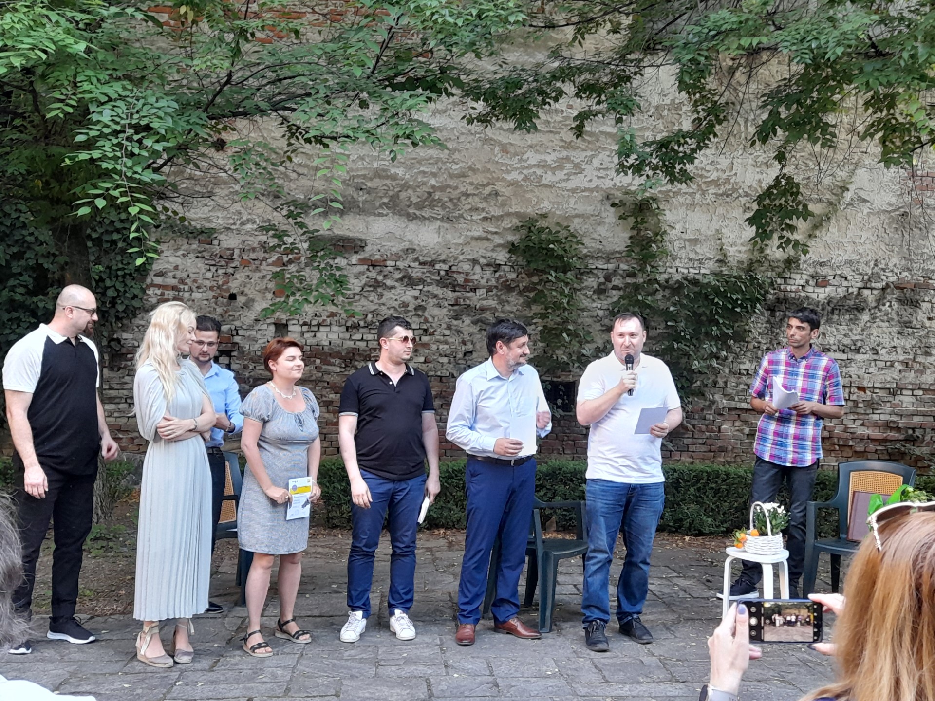 În loc de o recomandare de lecturi ….