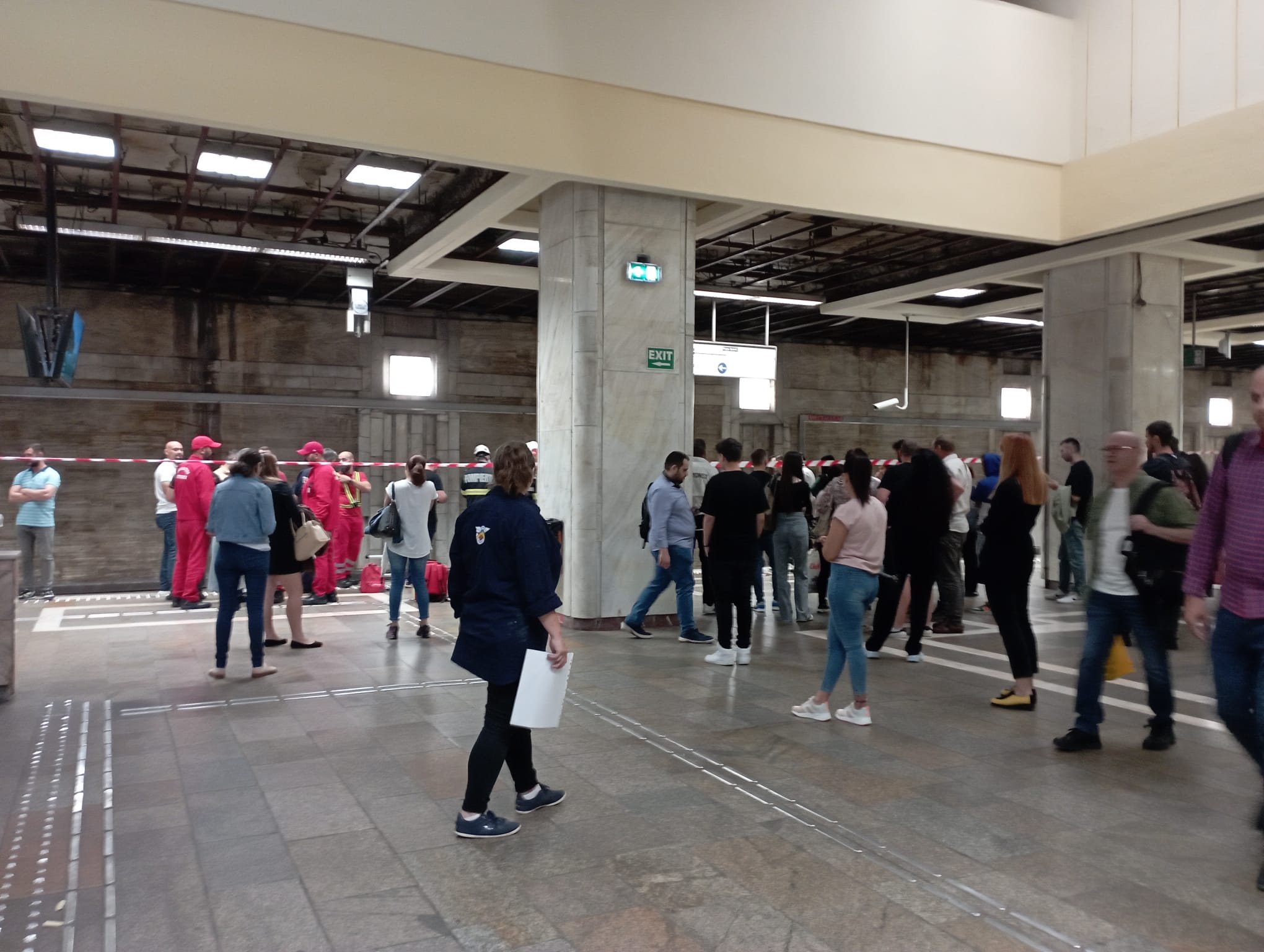 Incident la metrou! Un călător a căzut pe șine într-o staţie din sectorul 3