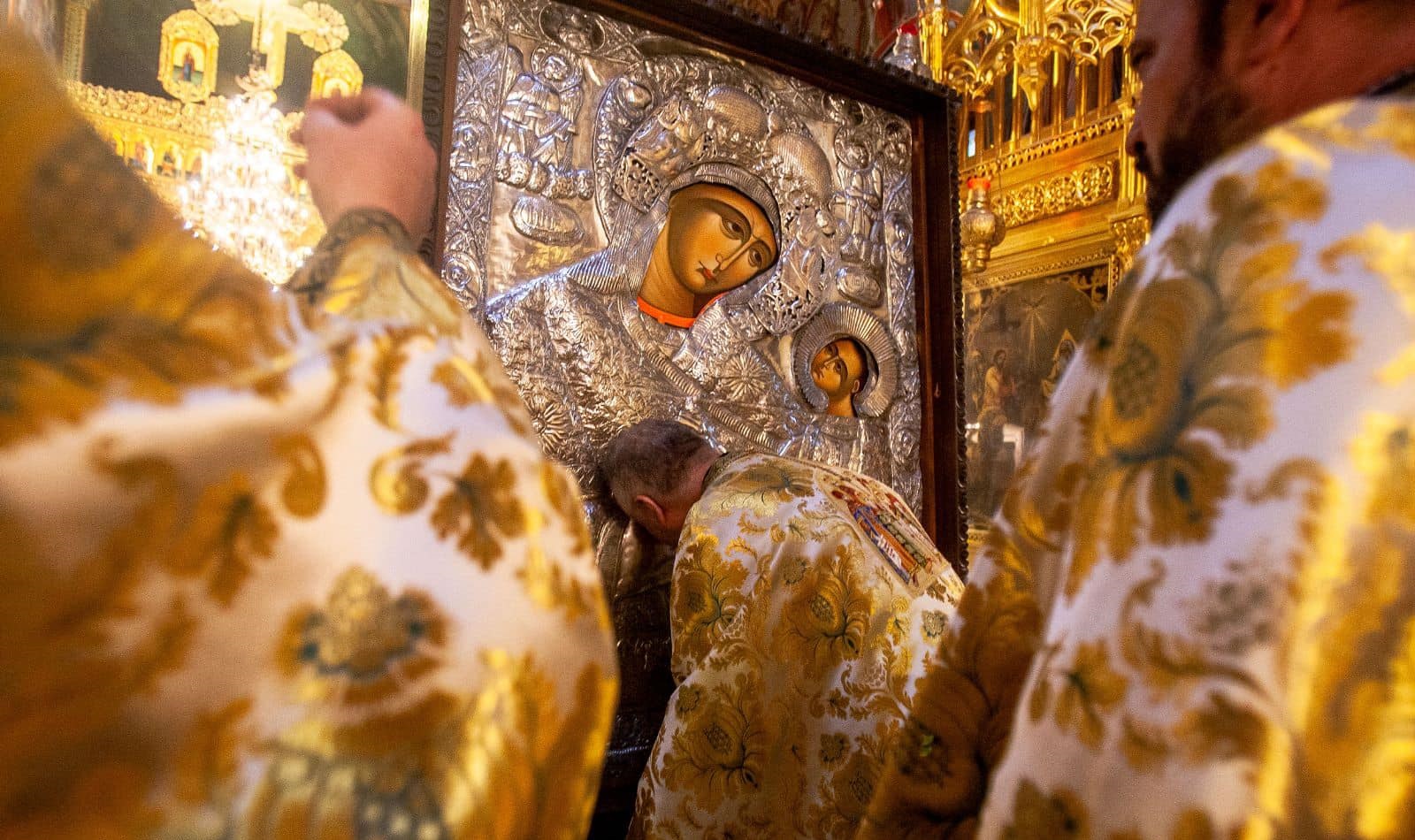 Biserica Ortodoxă Română a aprobat canonizarea a 16 sfinți români