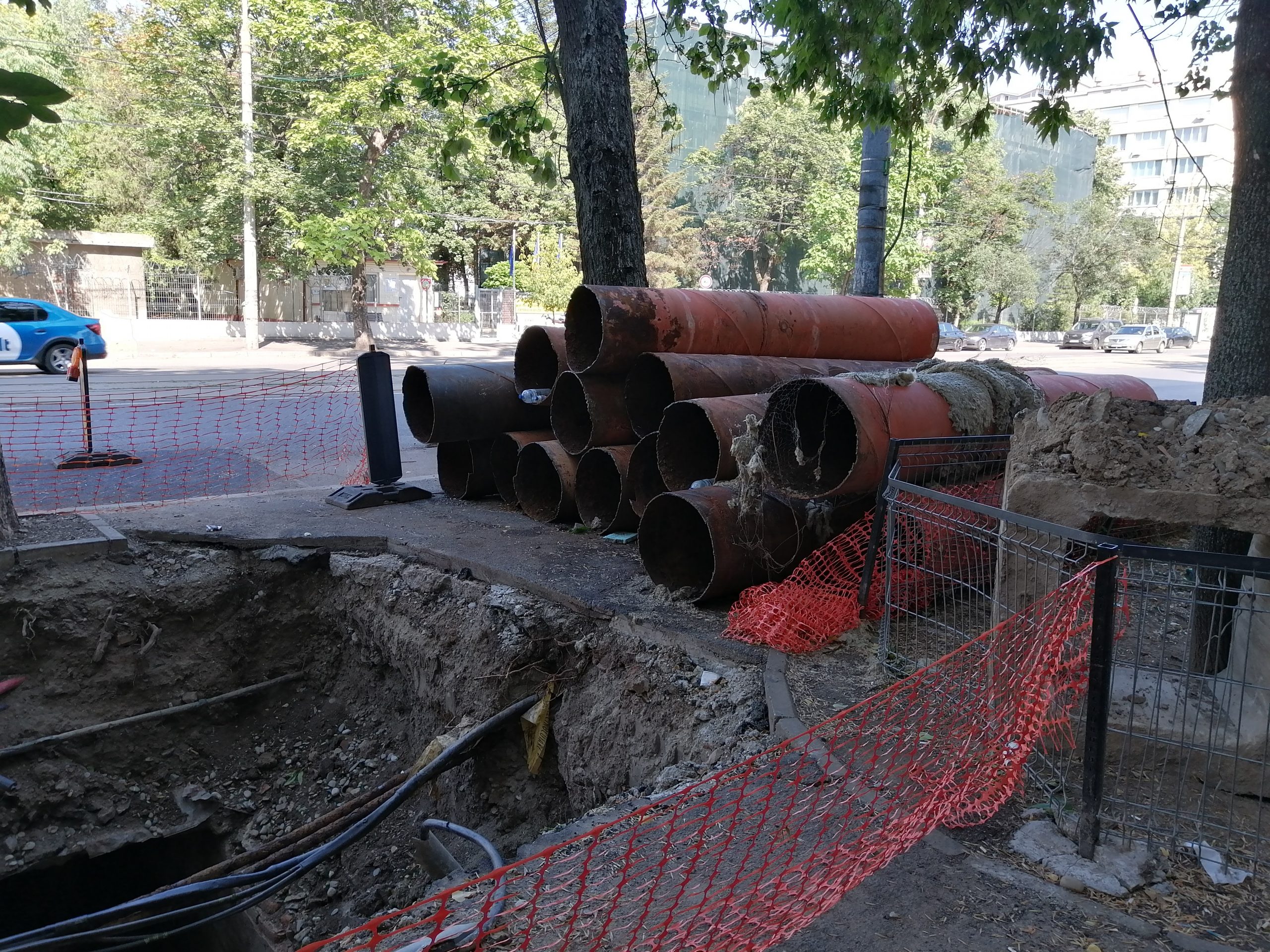 Schimbarea țevilor de pe bulevardul Timișoara lasă 751 de blocuri fără apă caldă!