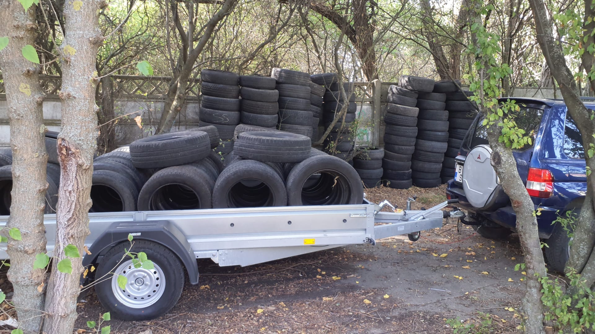 Mașină cu care se aruncau deșeuri pe domeniul public, confiscată în sectorul 6!