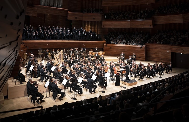 Orchestra Națională a Franței, pe scena Sălii Palatului