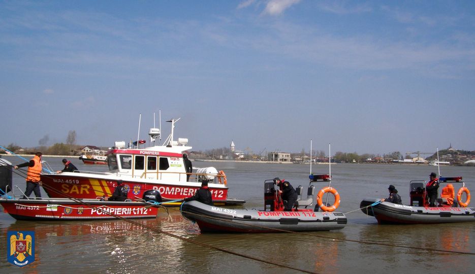 Persoană dispărută în apă, după un accident între două ambarcaţiuni la Mila 23