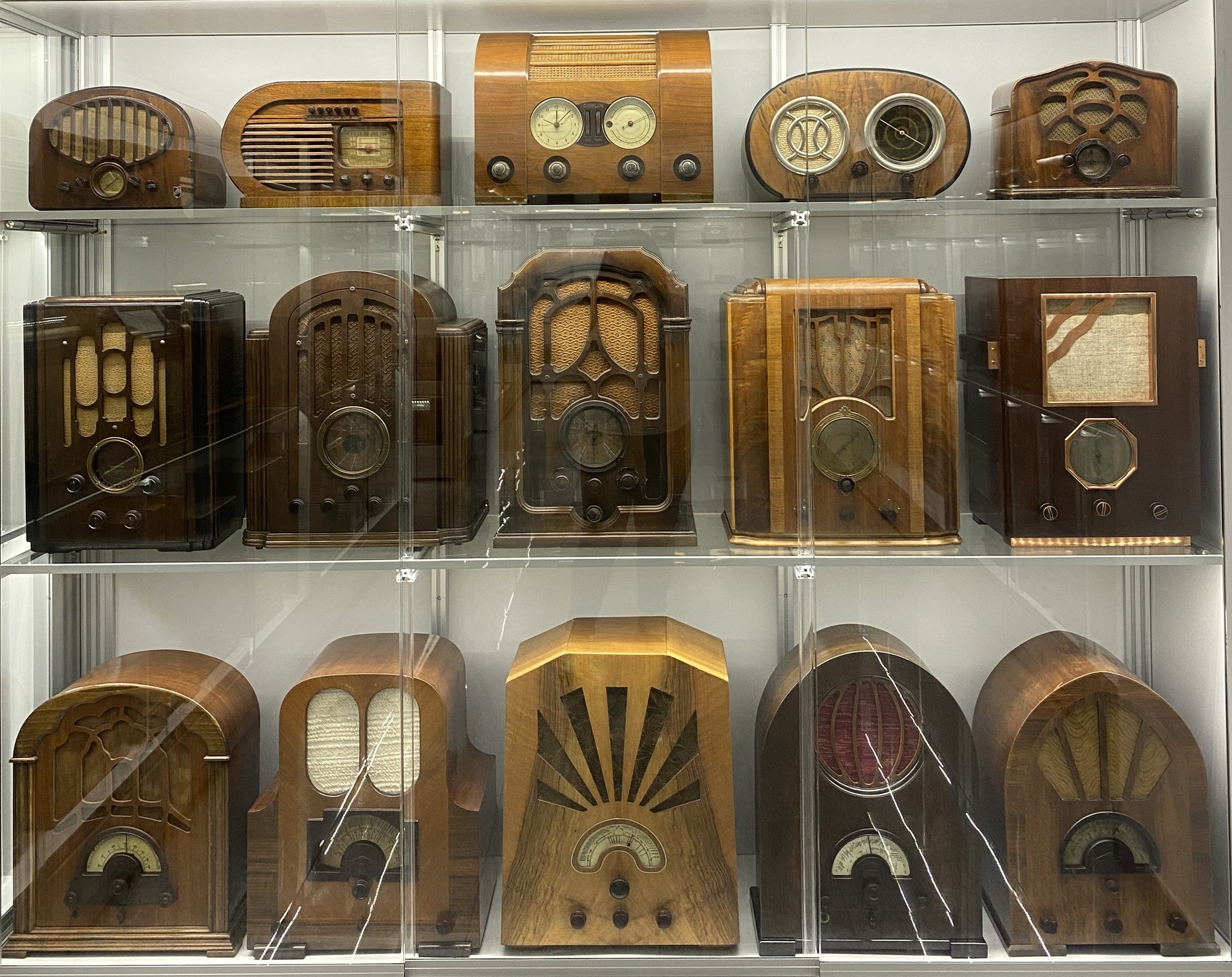 Expoziție aniversară dedicată radiourilor, la Muzeul Recordurilor Românești!