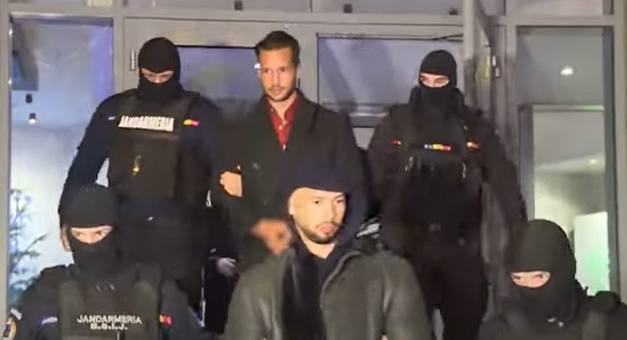 Frații Tate, ca în cușcă…