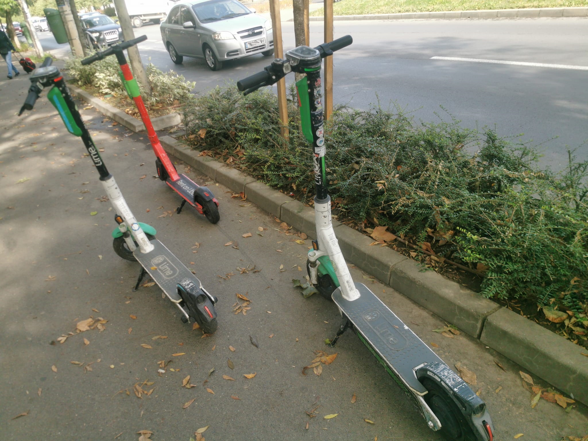 Polița RCA devine obligatorie, de astăzi, pentru trotinetele si bicicletele electrice