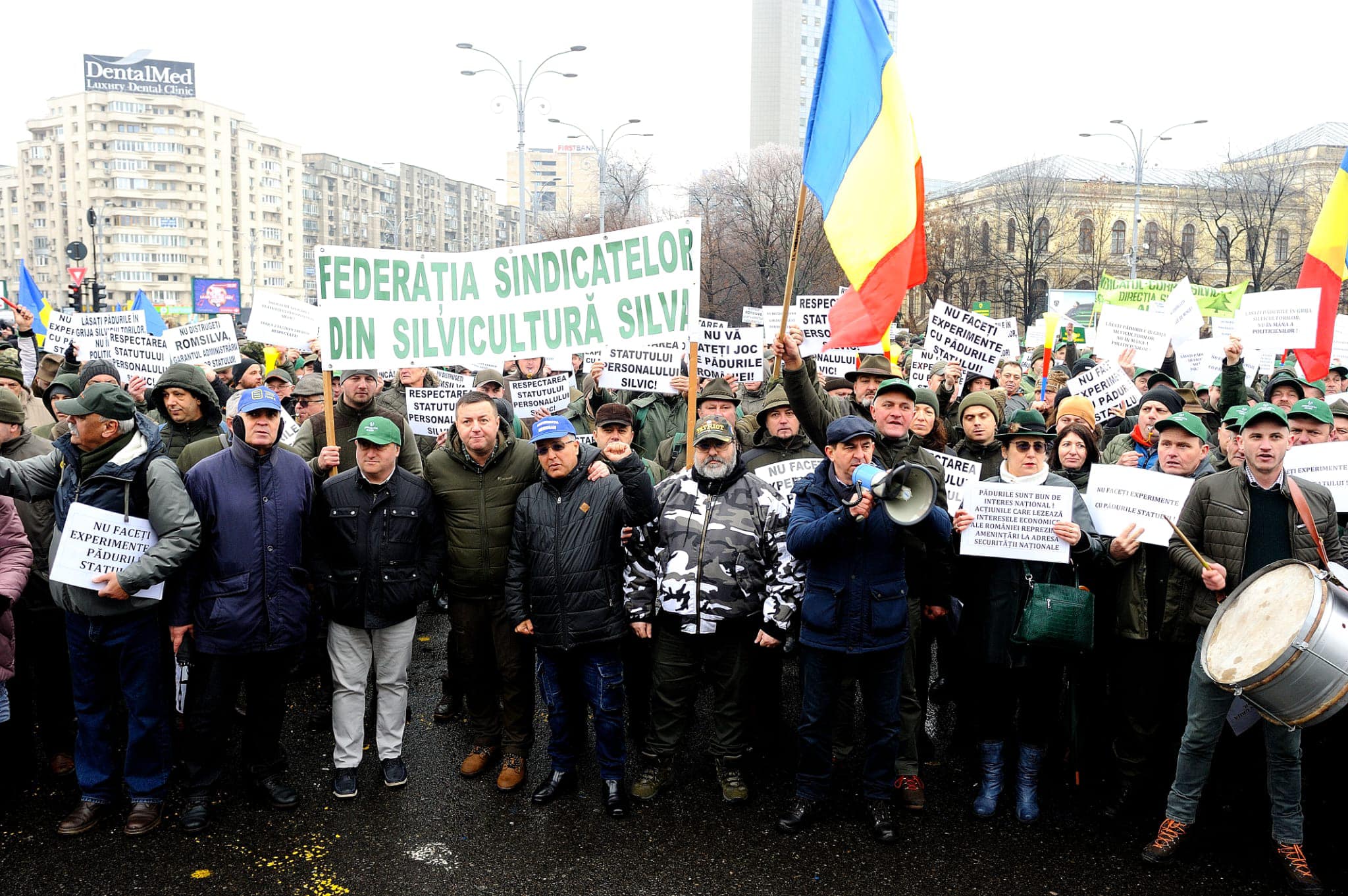 Protest al sindicaliștilor Meridian, în Piața Victoriei, față de noua Lege a pensiilor