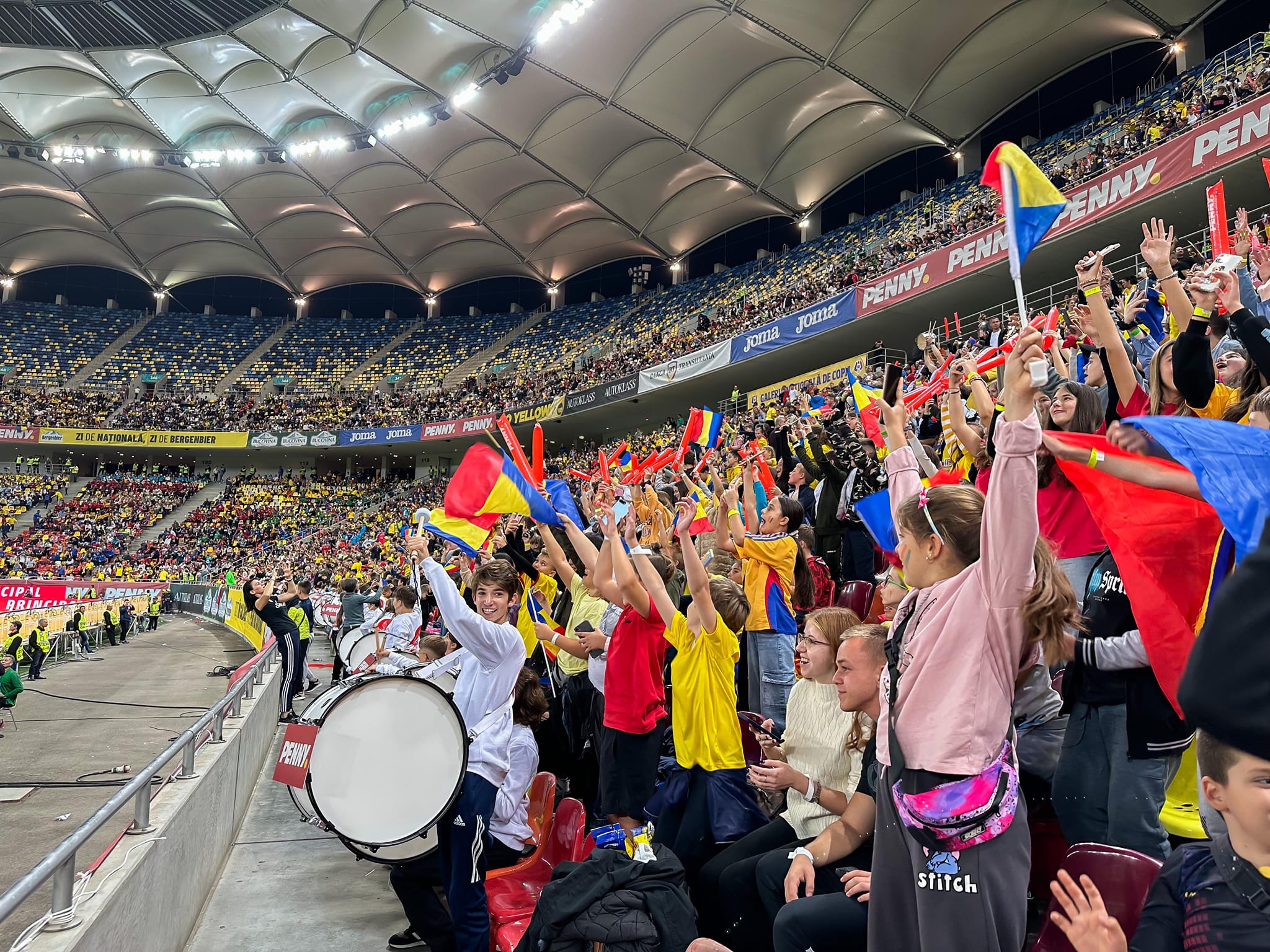 Galeria Cantus Mundi, formată din peste 700 de copii, susține echipa națională a României la meciul România – Elveția