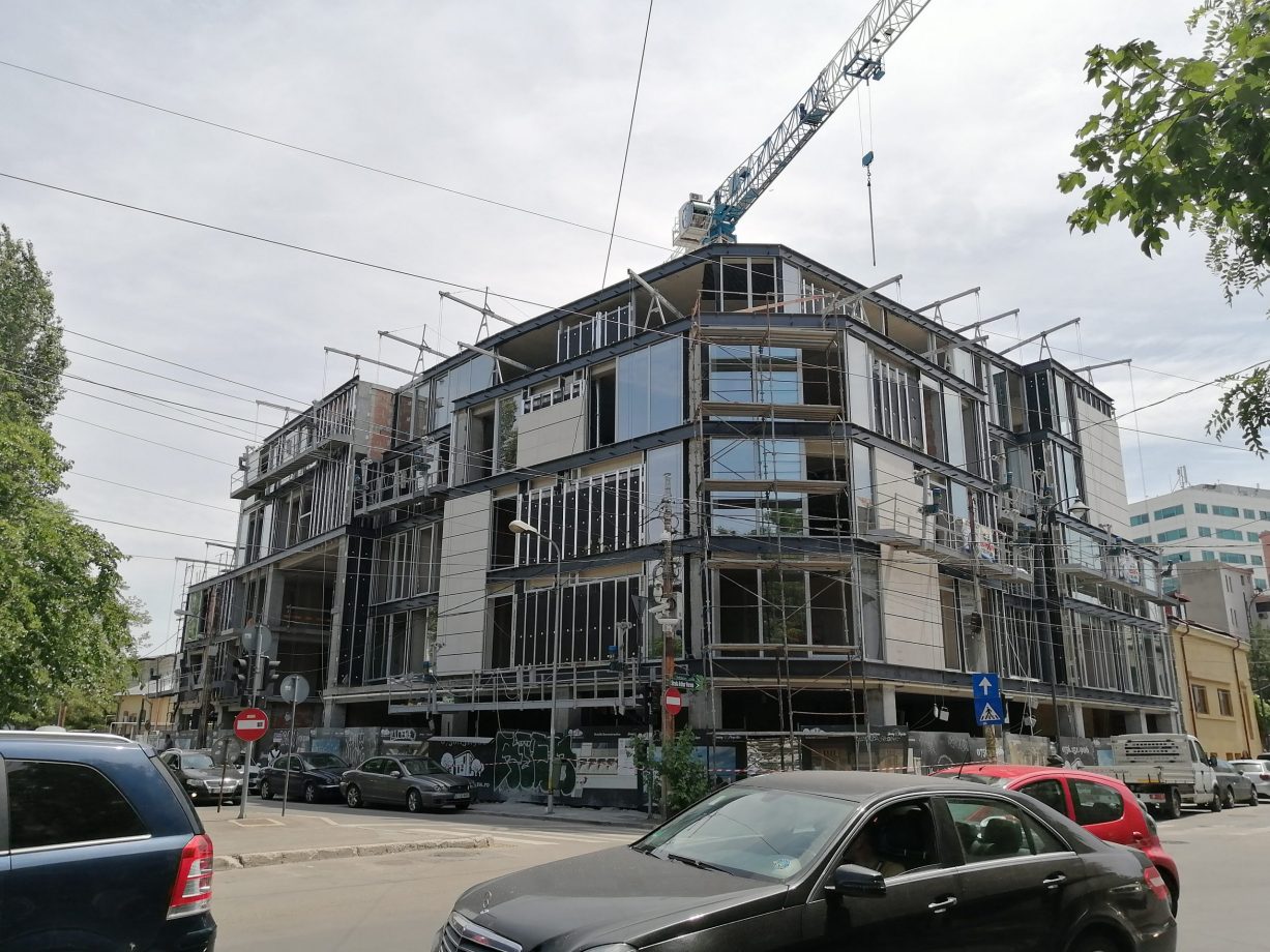 Mai multe clădiri goale în centrul Bucureștiului?