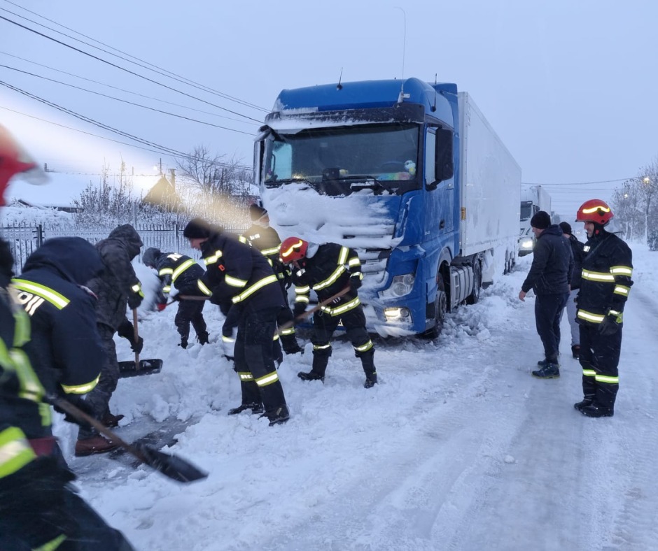 Viscol în mai multe zone montane, lapoviţă şi ninsori în majoritatea regiunilor