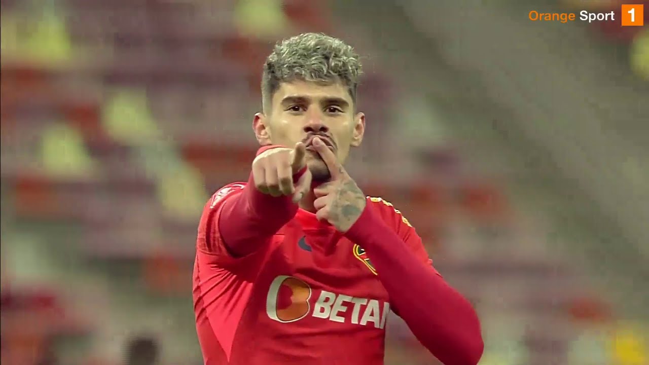 FCSB învinge în 10 oameni și trece pe primul loc în clasament, după pașii greșiți făcuți de CFR Cluj și Rapid