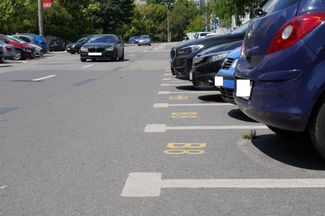 Locuri de parcare pentru gravide și persoanele cu copii mici