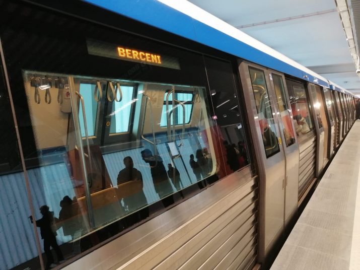 Metrorex informează că trenurile de metrou circulă la un interval de 5 minute la orele de vârf pe Magistrala 2