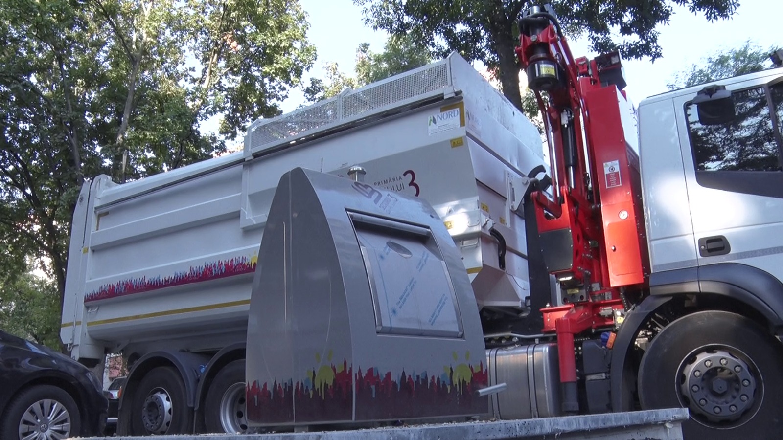 Sector 3: 1.000 de containere cu descărcare autormată, montate pentru colectarea selectivă pe trei fracţii