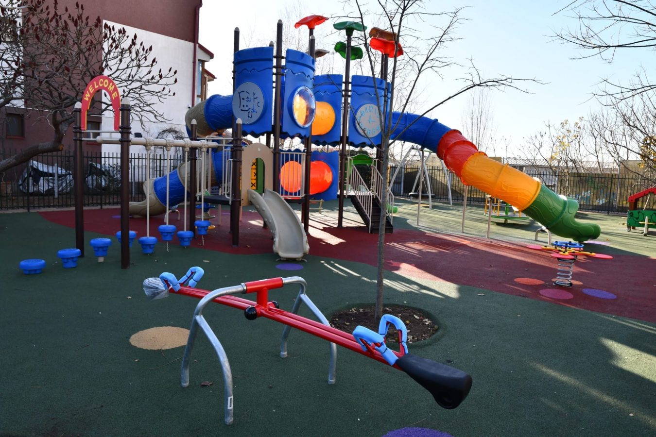 Patru locuri de joacă din Sectorul 6 au fost reabilitate