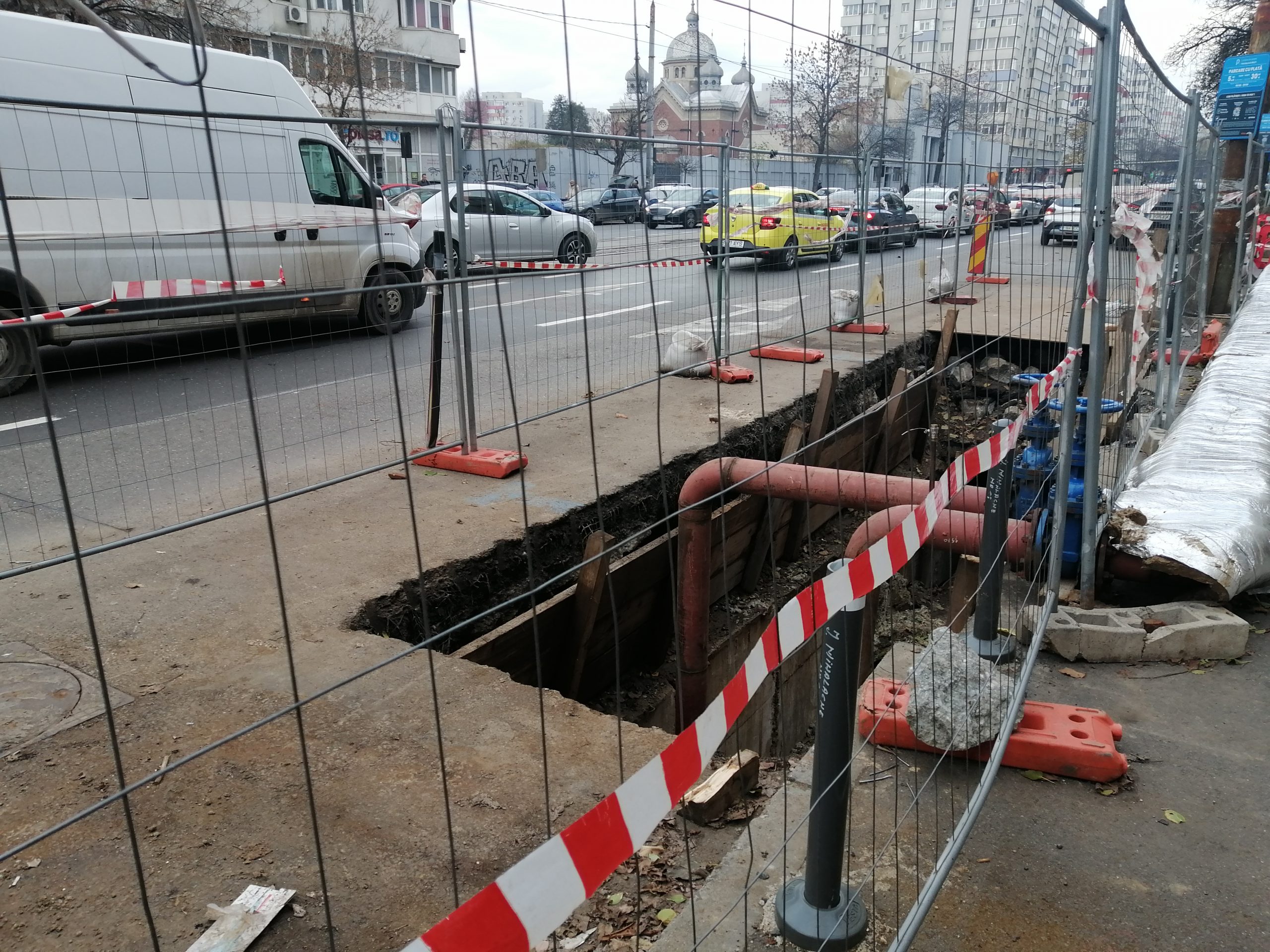 Lucrări de reparaţii şi modernizare la conductele de termoficare din cinci sectoare ale Capitalei