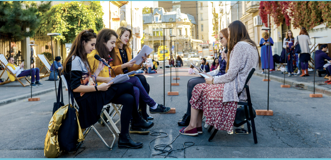 Participarea la spectacole și vizionarea de filme la cinematograf, în scădere. Consumul cultural s-a orientat spre mediul online