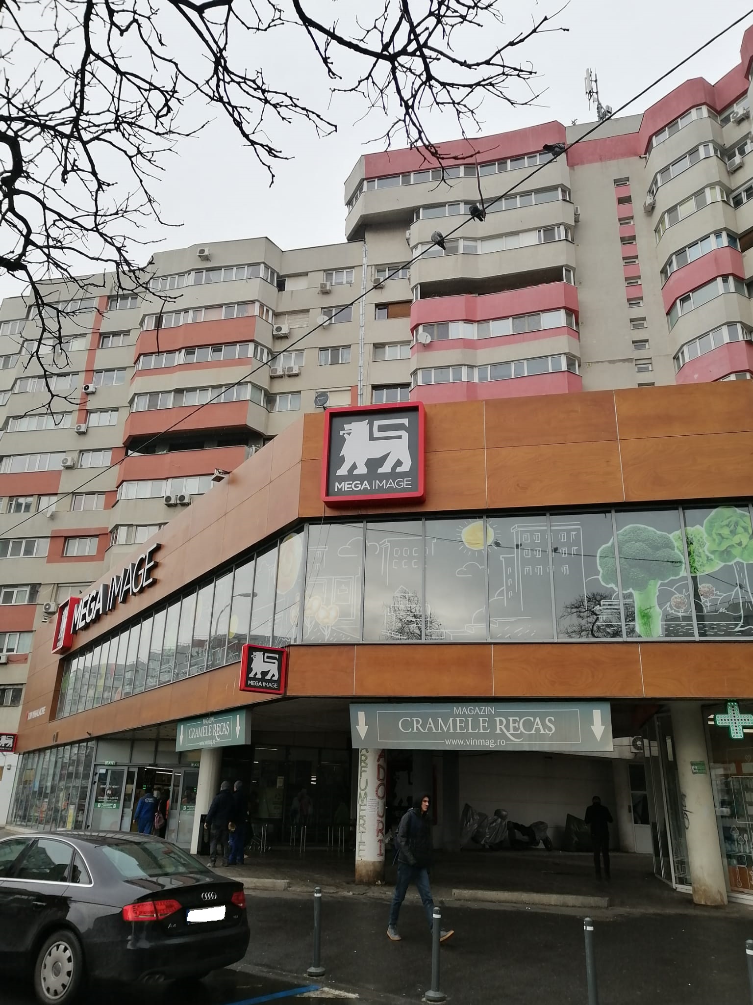 Programul supermarketurilor de Paște: când sunt deschise marile magazine din București