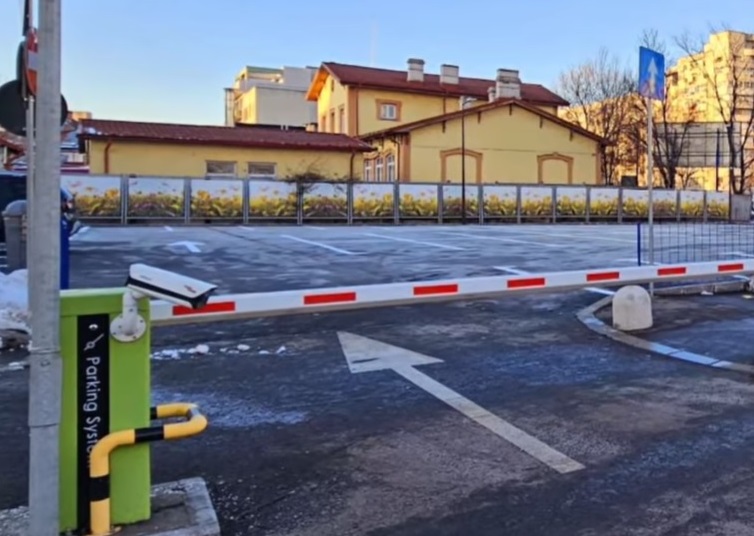 Parcarea de la Timpuri Noi este din nou funcțională